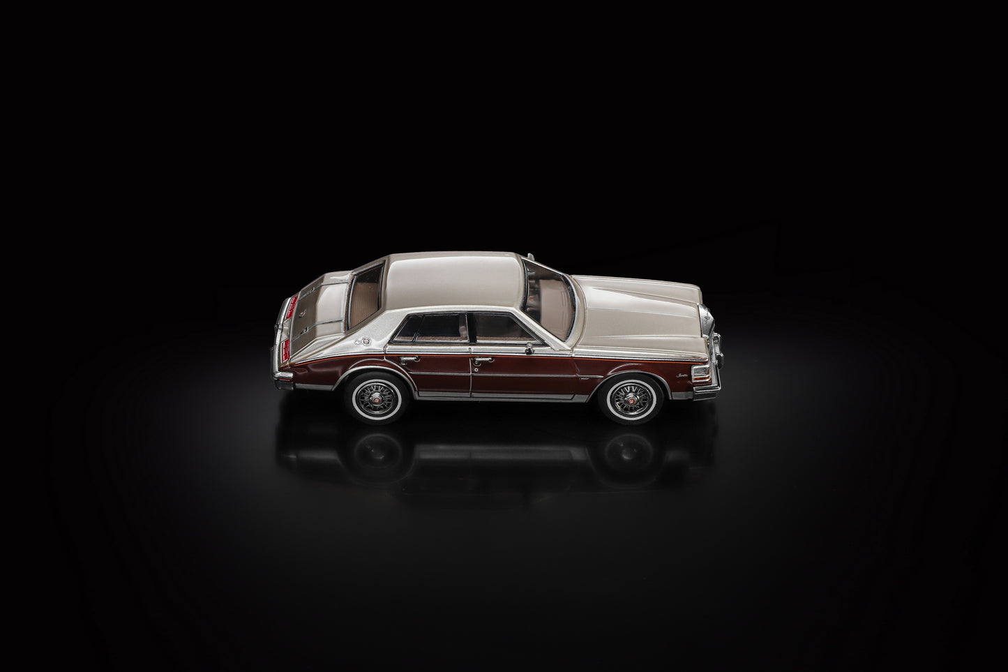 [Pre-order July] Turning crush 1:64 1985 Cadillac Seville
