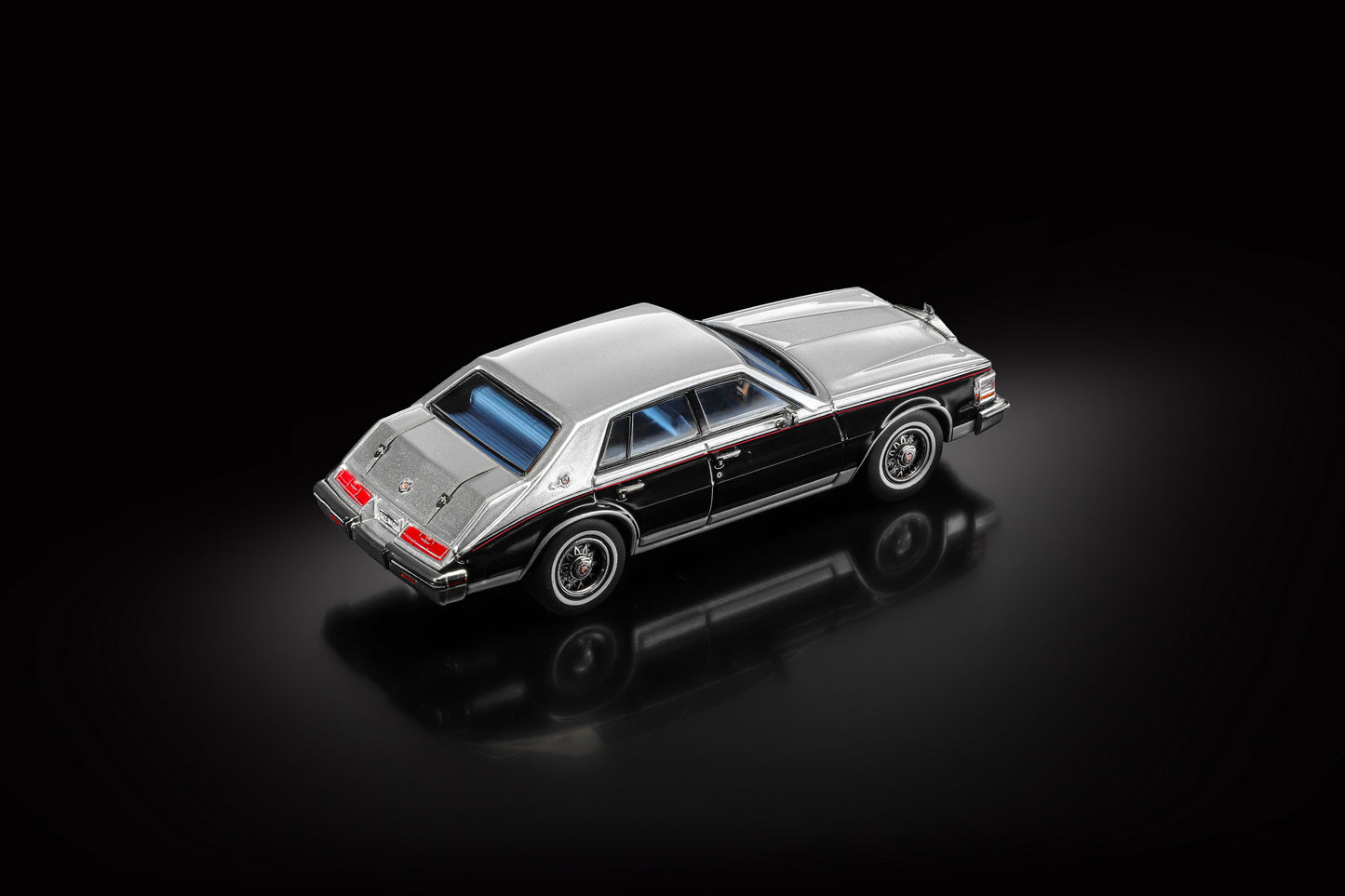 [Pre-order July] Turning crush 1:64 1985 Cadillac Seville