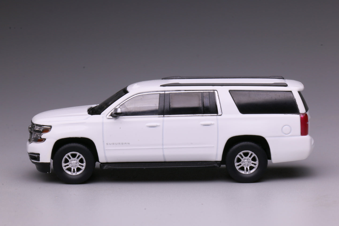 [Pre-order] 596 1:64 Chevrolet 15 Suburban White Diecast