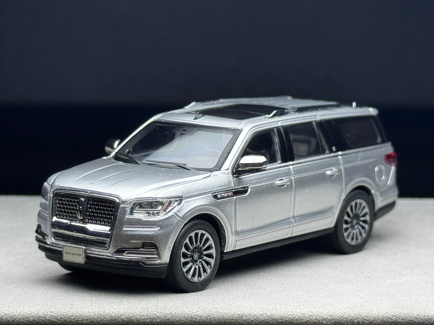 [Pre-order] WTX 1:64 Navigator Diecast Silver