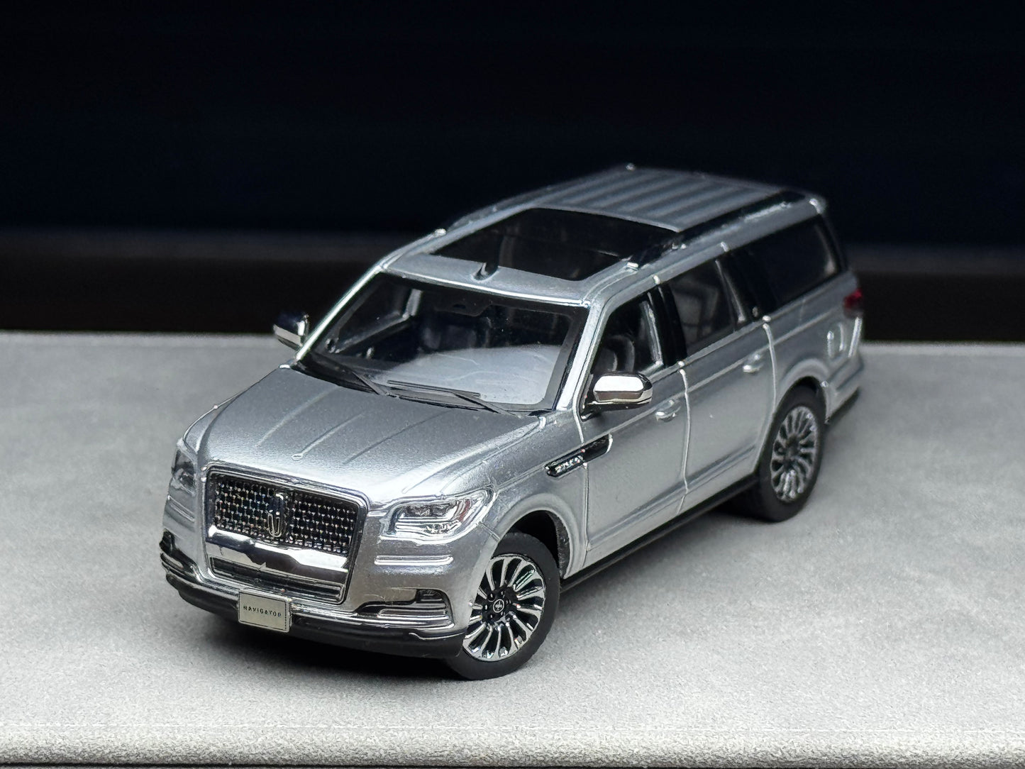 [Pre-order] WTX 1:64 Navigator Diecast Silver