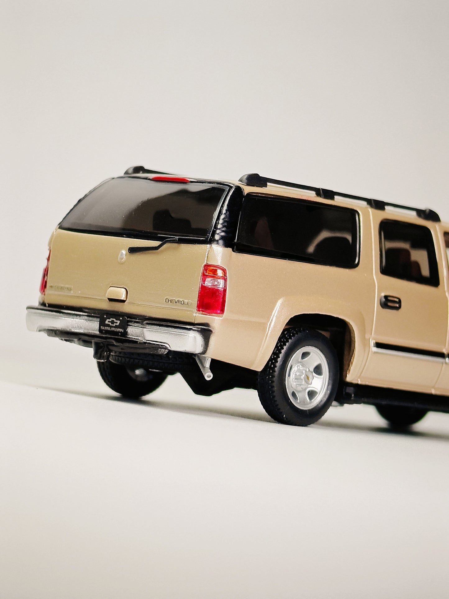 [Pre-order] MK Miniatures 1:64 Suburban Gold