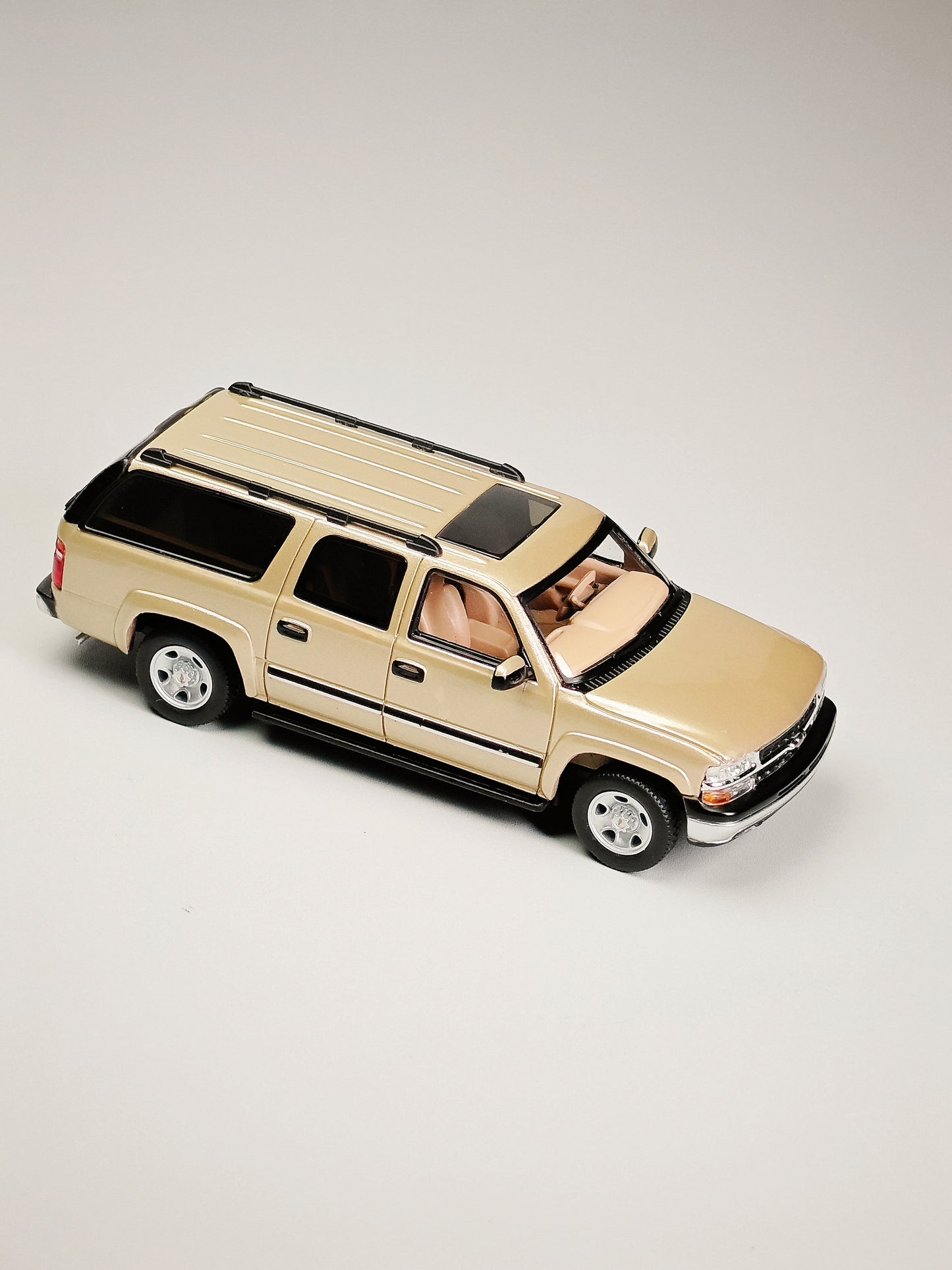 [Pre-order] MK Miniatures 1:64 Suburban Gold