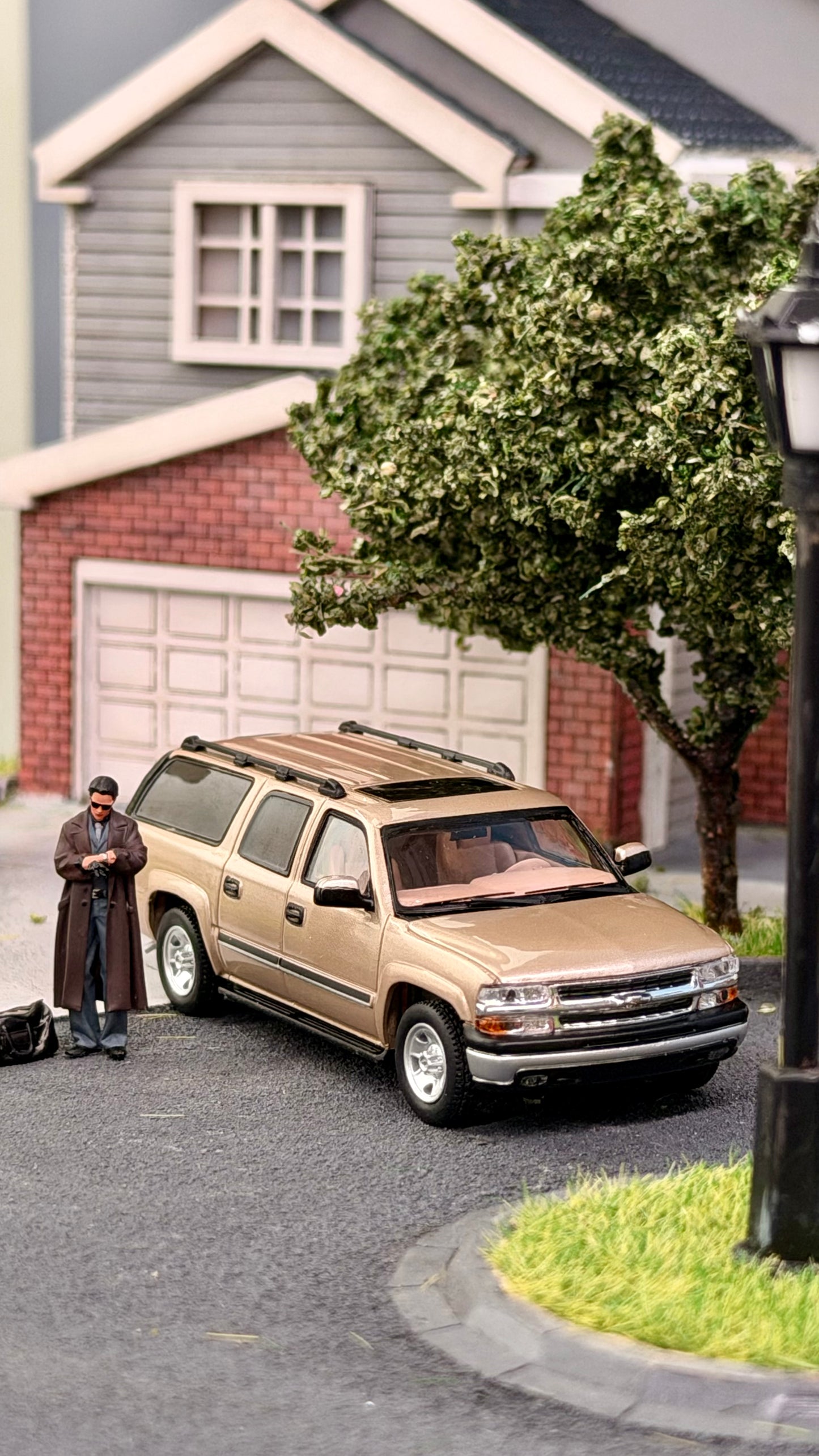 [Pre-order] MK Miniatures 1:64 Suburban Gold