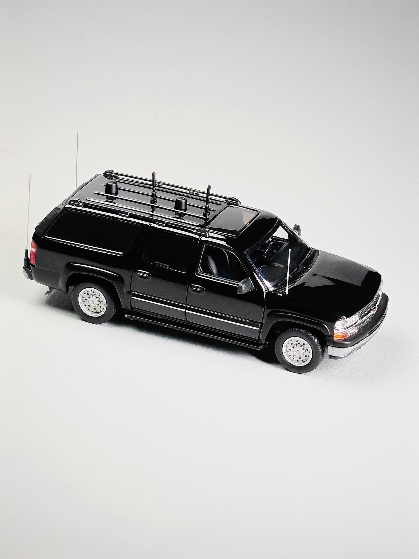 [Pre-order] MK Miniatures 1:64 Suburban Black Signal Jammer Version