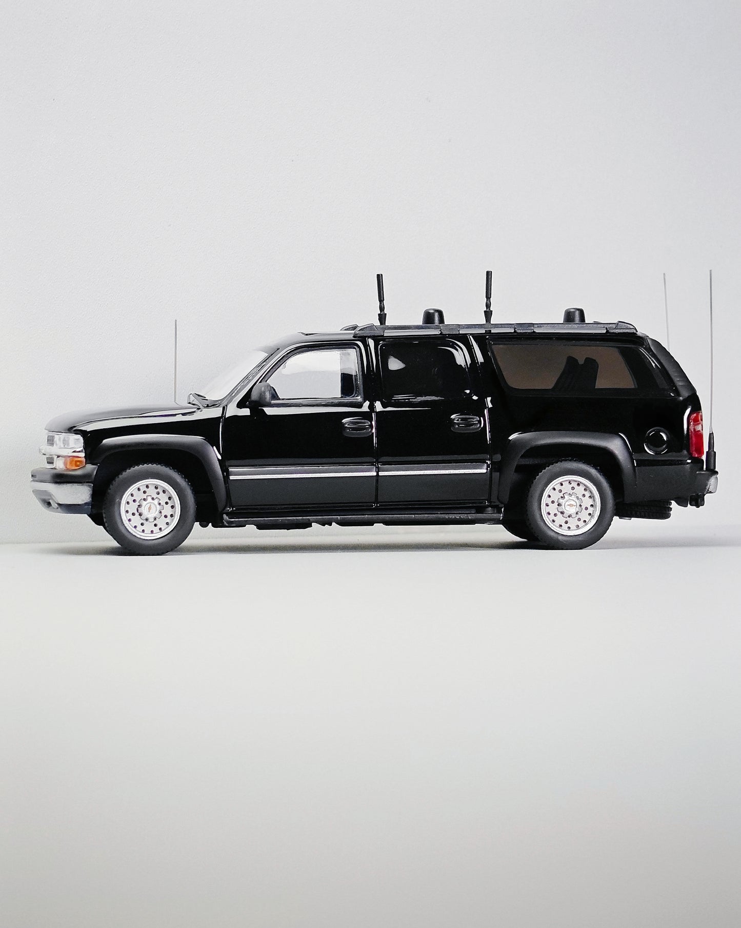 [Pre-order] MK Miniatures 1:64 Suburban Black Signal Jammer Version