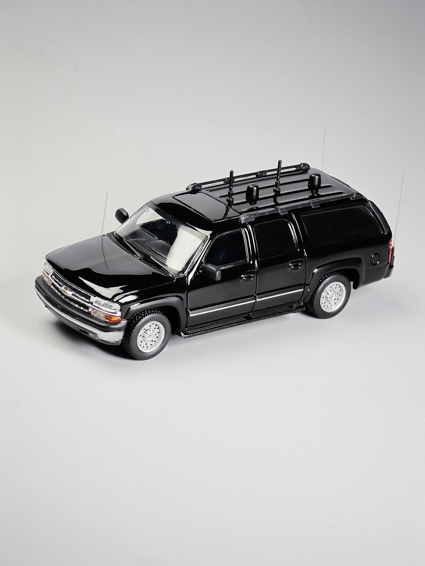 [Pre-order] MK Miniatures 1:64 Suburban Black Signal Jammer Version