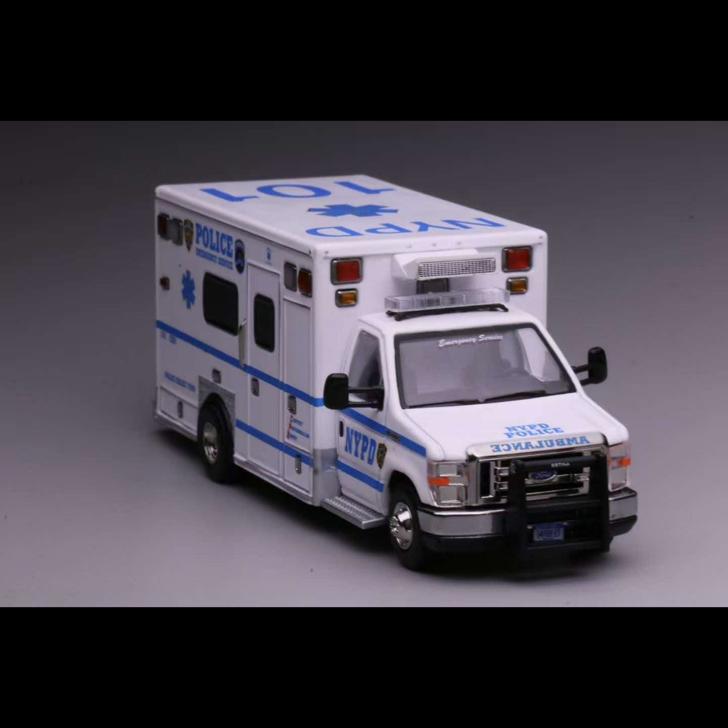 [Pre-order] 596 1/64 E450 Ambulance New York Police NYPD