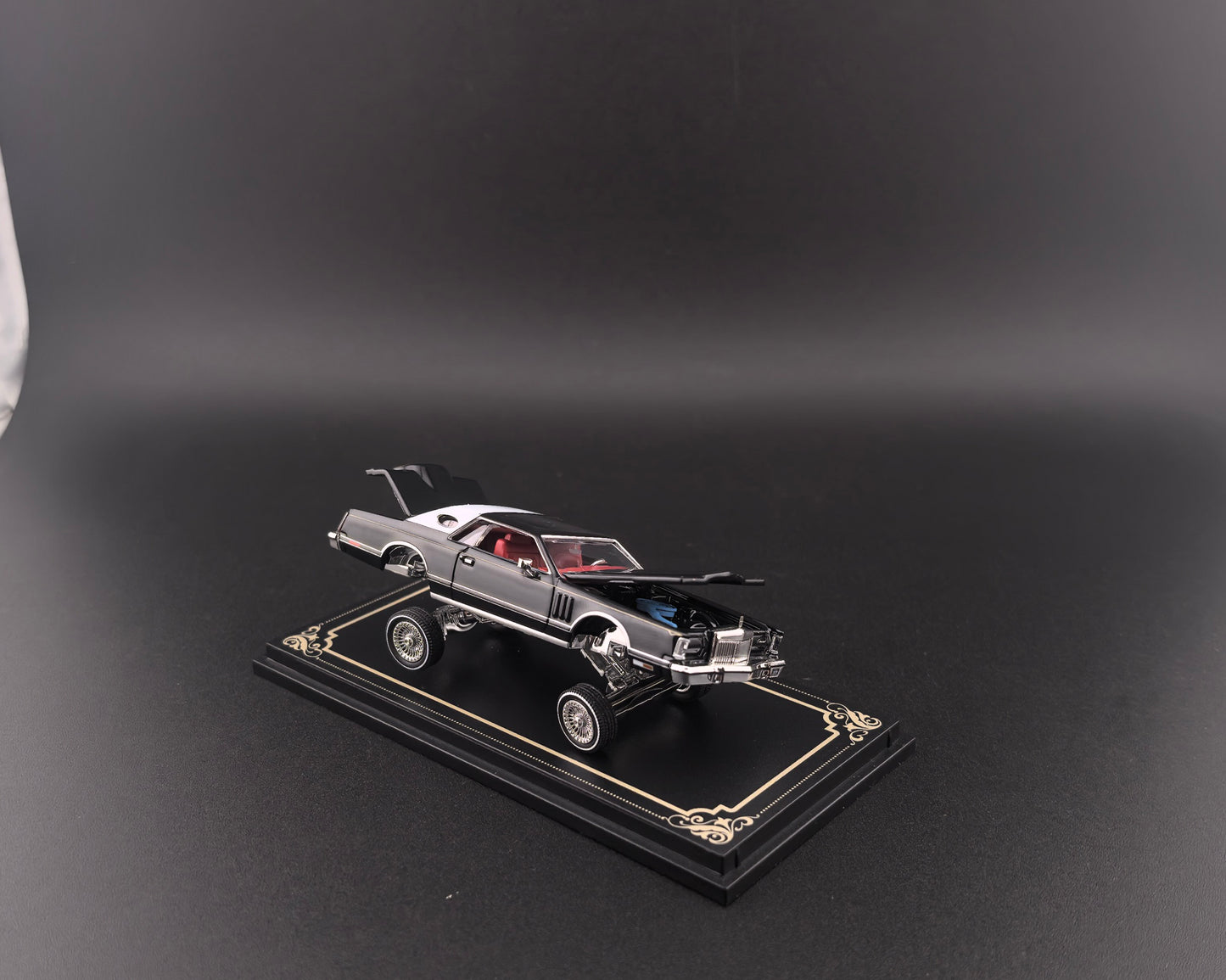 Finework 1:64 1979 Continental Lowrider Black