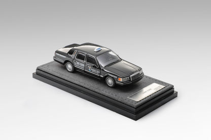 [Pre-order] MK Miniatures 1993 Town car Florida Cabbies Taxi Service