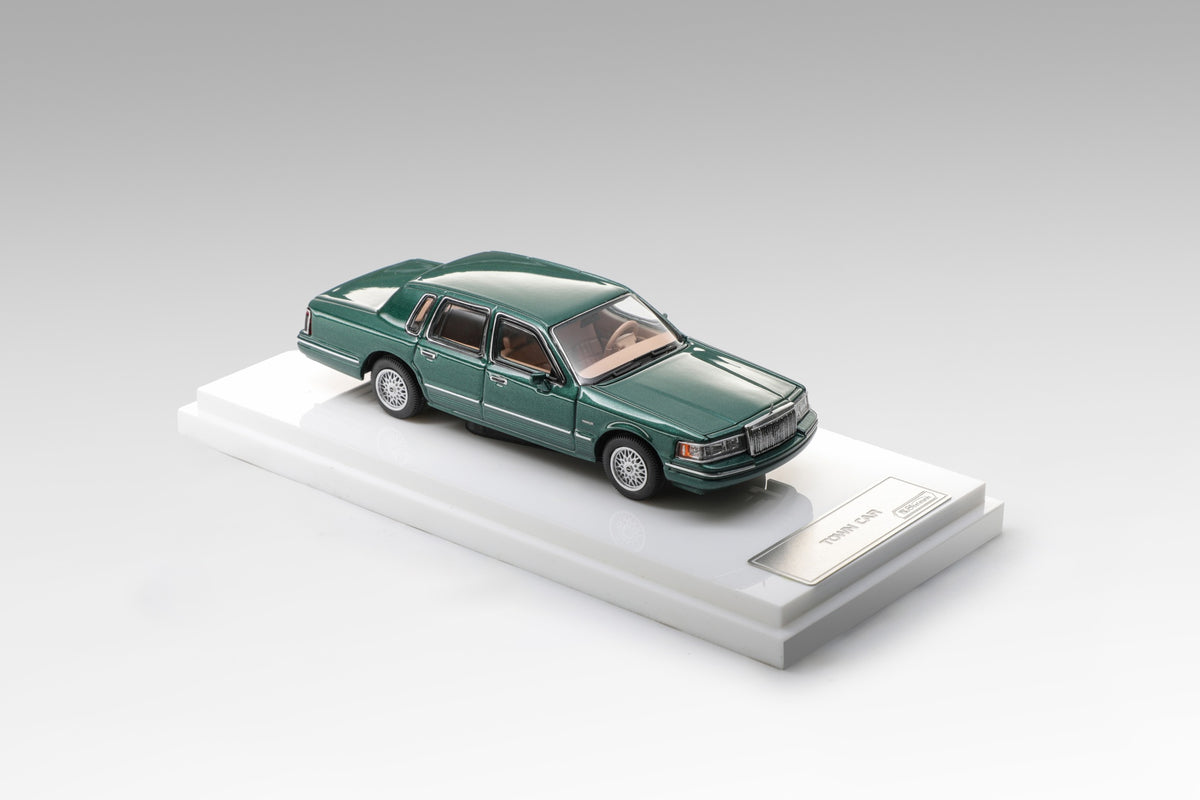 [Pre-order] MK Miniatures 1993 Town car Green