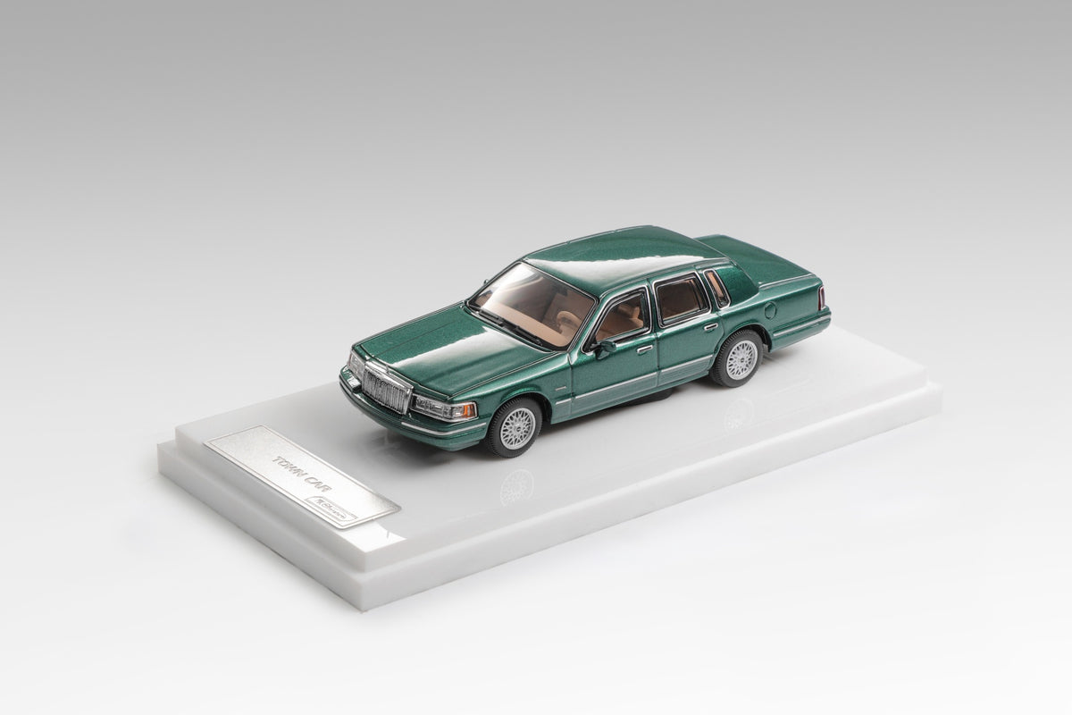[Pre-order] MK Miniatures 1993 Town car Green