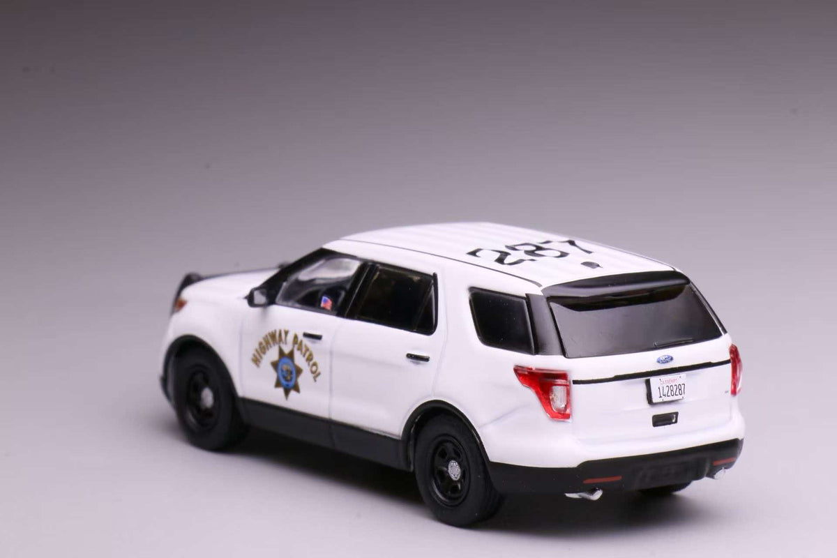 [Pre-order] 596 1:64 2013 Explorer White SUV California Highway Patrol Polar Bear CHP