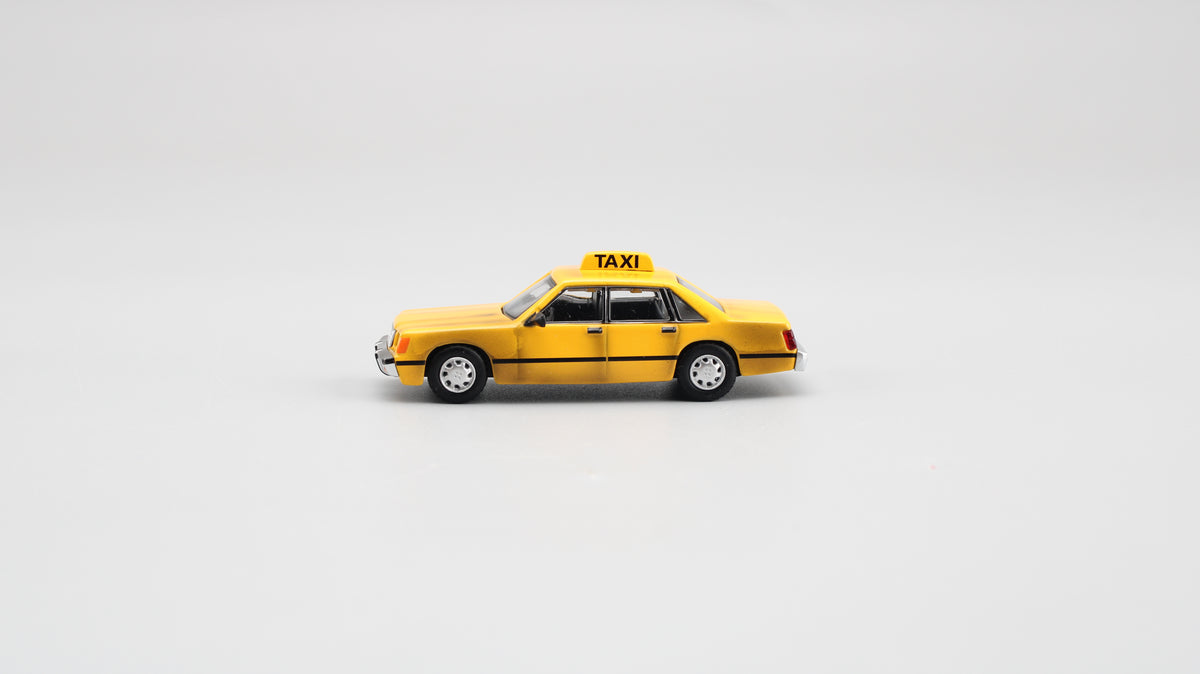 [Pre-order November] Perka 1/64 Vice City Diecast Model car Taxi With 2 figure