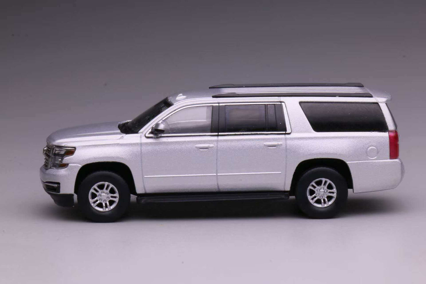 [Pre-order] 596 1:64 Chevrolet 15 Suburban Silver Diecast