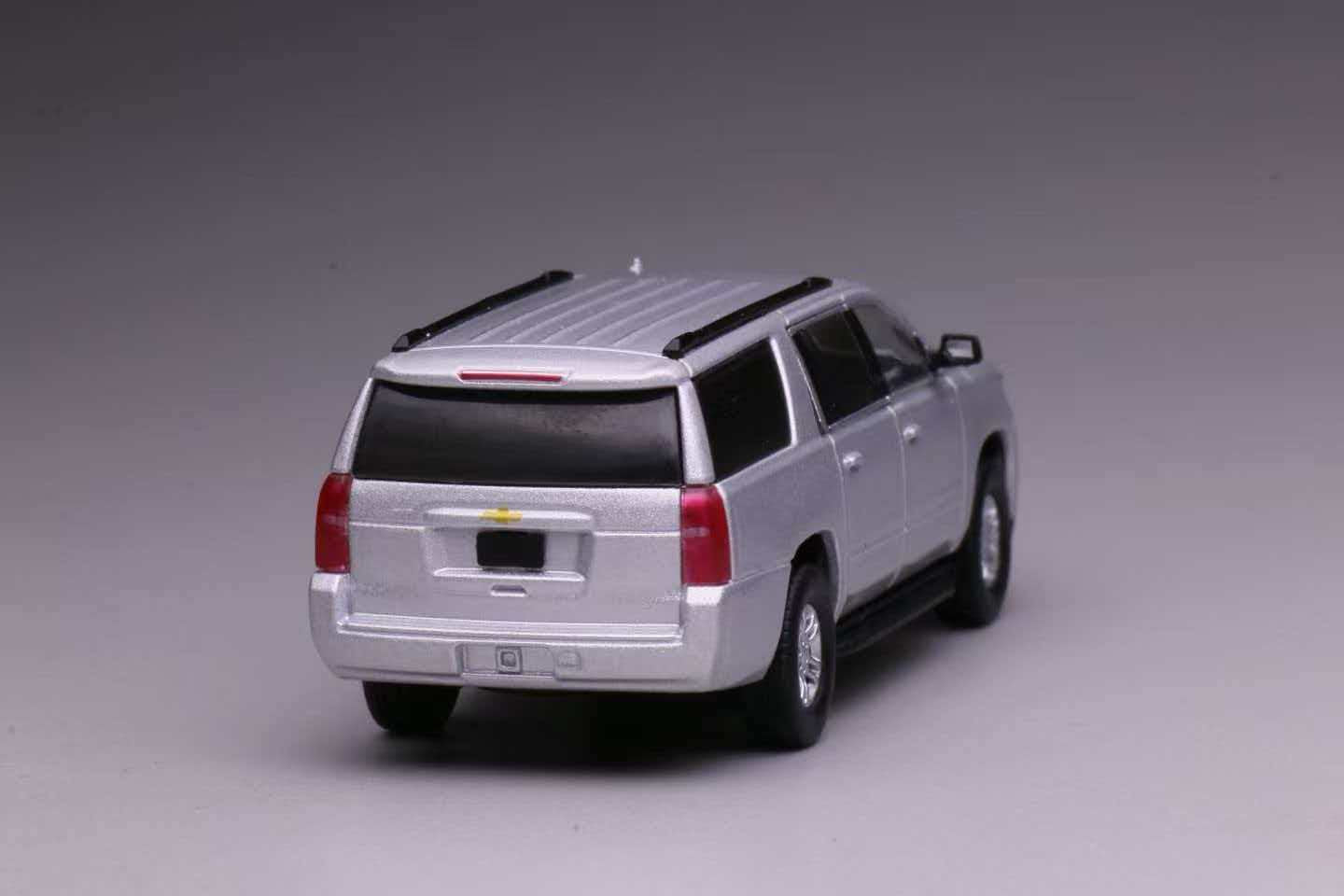 [Pre-order] 596 1:64 Chevrolet 15 Suburban Silver Diecast