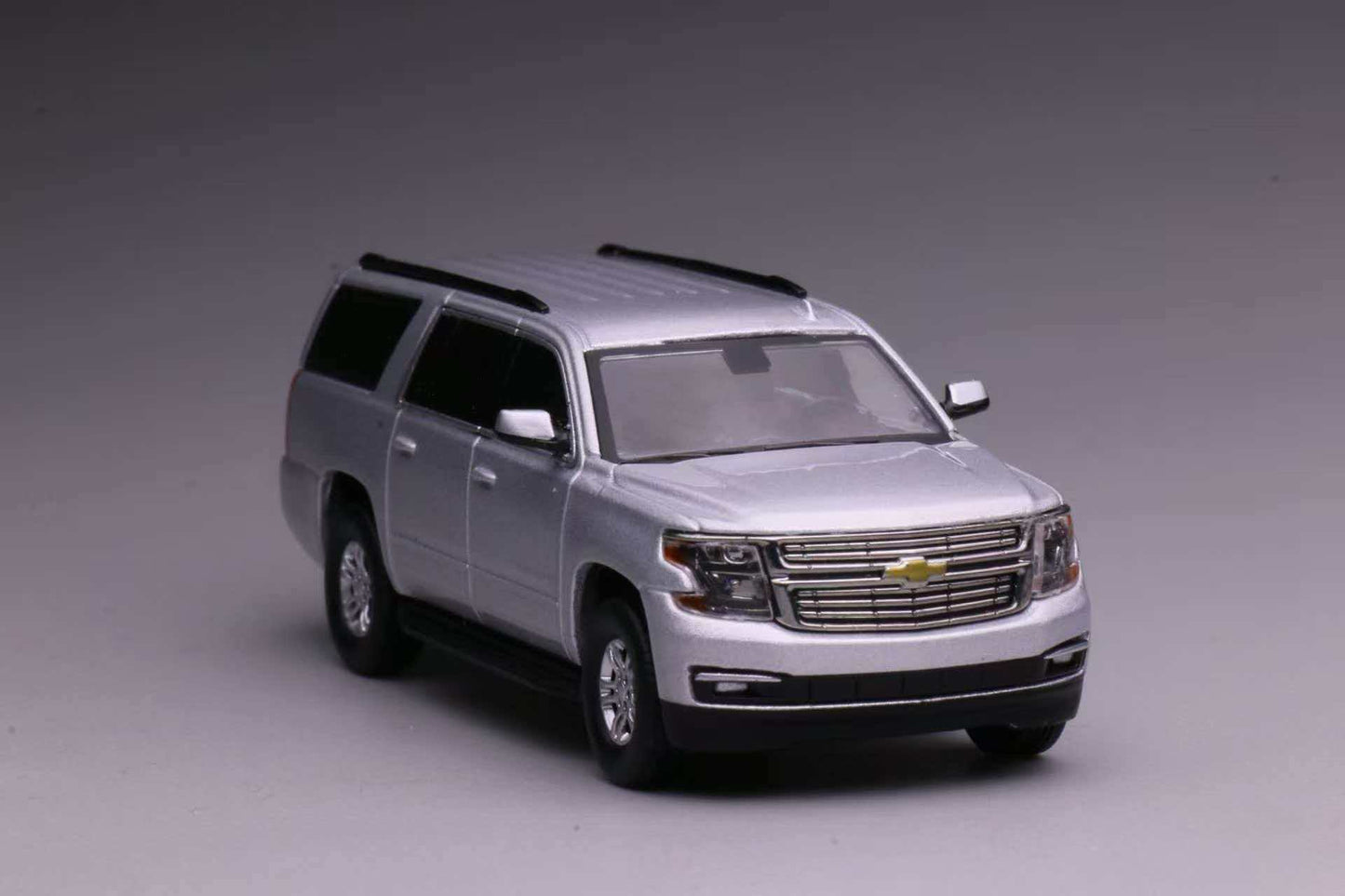 [Pre-order] 596 1:64 Chevrolet 15 Suburban Silver Diecast
