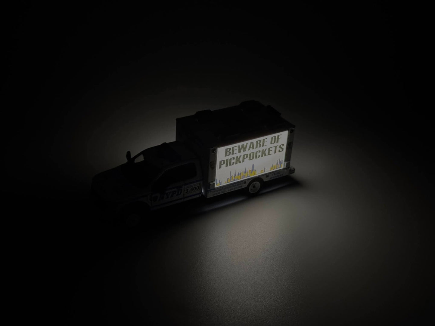 [Pre-order] 596 1:64 F550 Truck New York Police Promotional Truck with working light