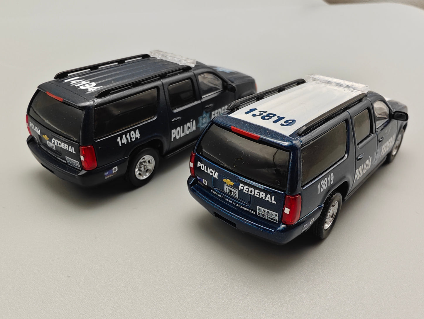 596 1:64 Mexico Exclusive Chevrolet Suburban Mexico Federal Police 2 version
