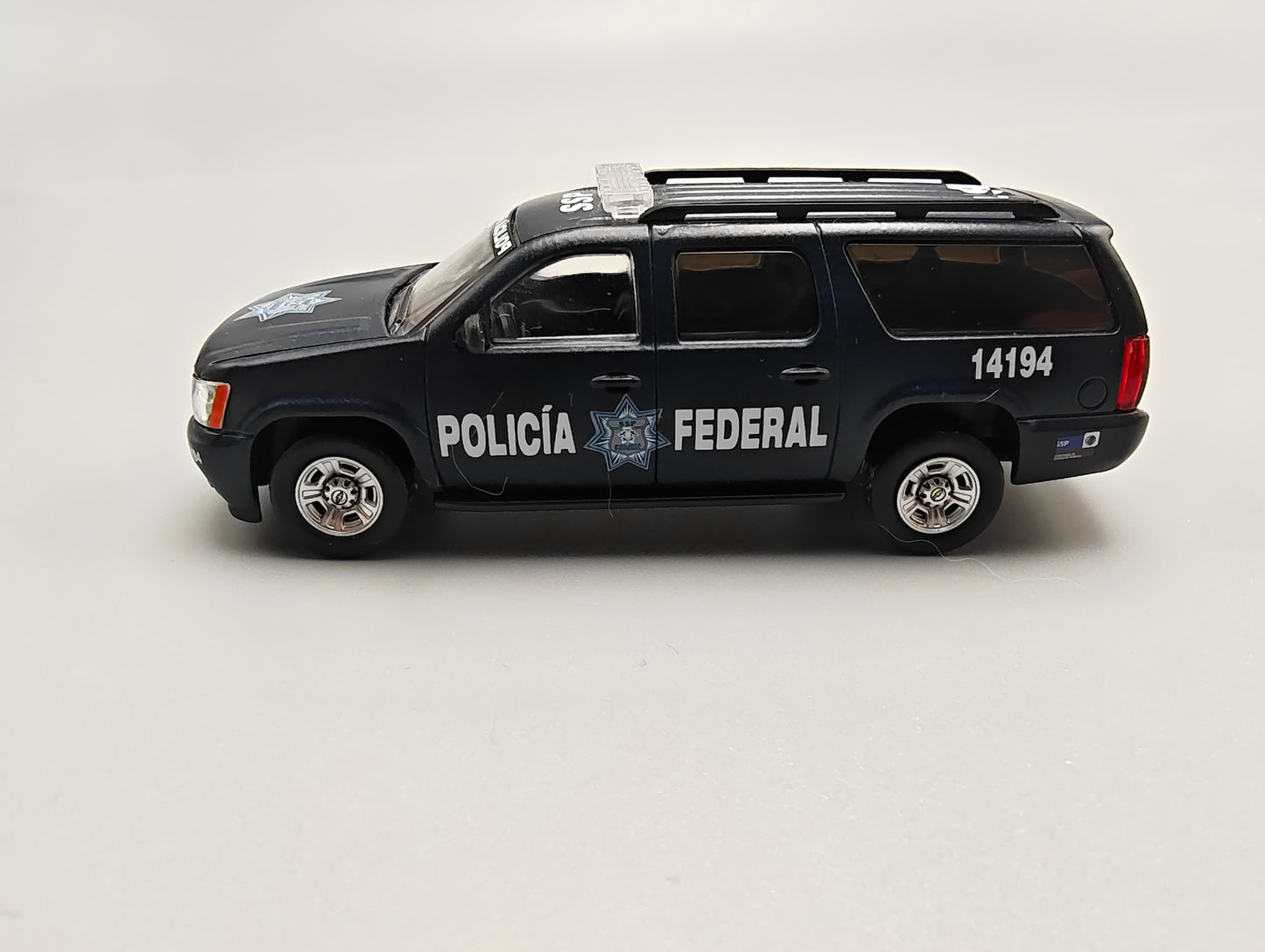 596 1:64 Mexico Exclusive Chevrolet Suburban Mexico Federal Police 2 version