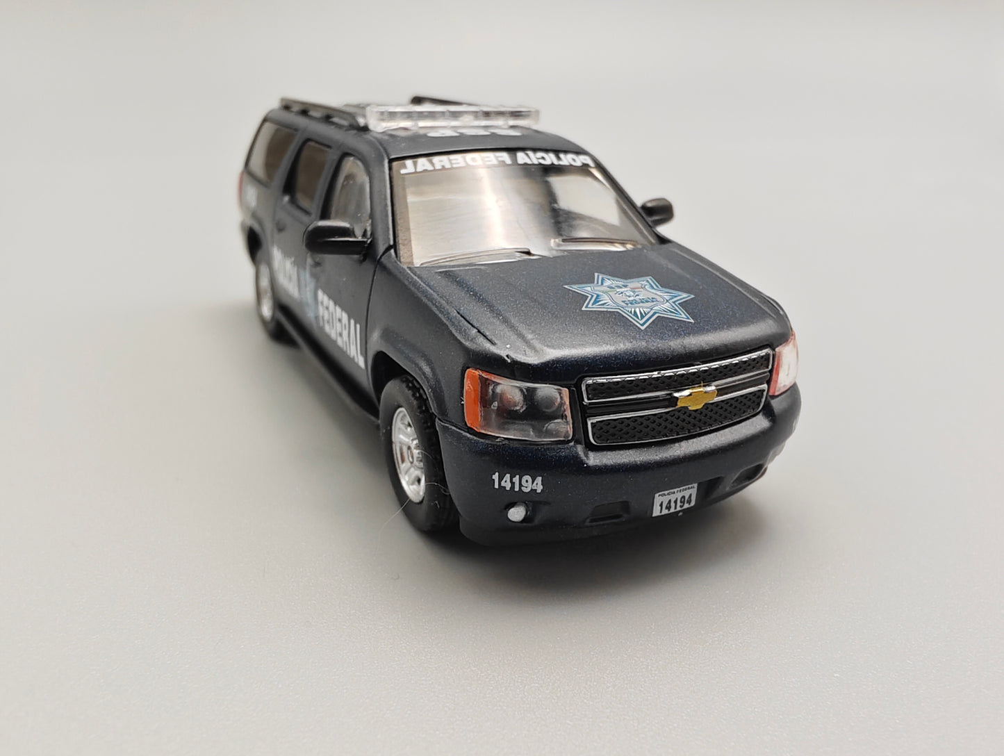 596 1:64 Mexico Exclusive Chevrolet Suburban Mexico Federal Police 2 version