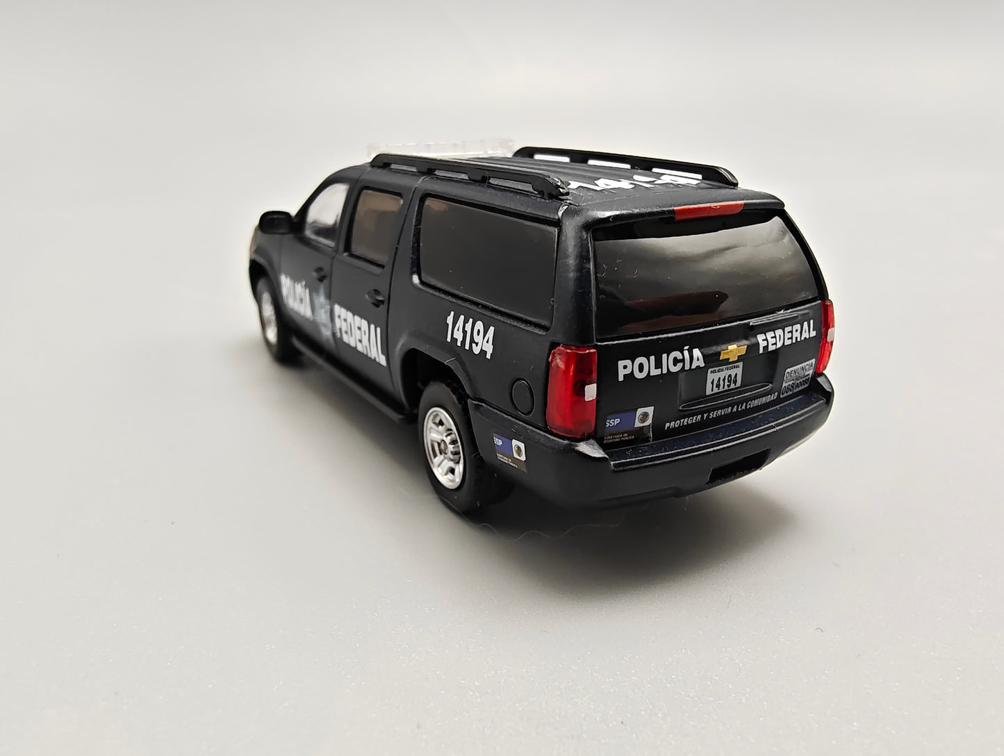596 1:64 Mexico Exclusive Chevrolet Suburban Mexico Federal Police 2 version