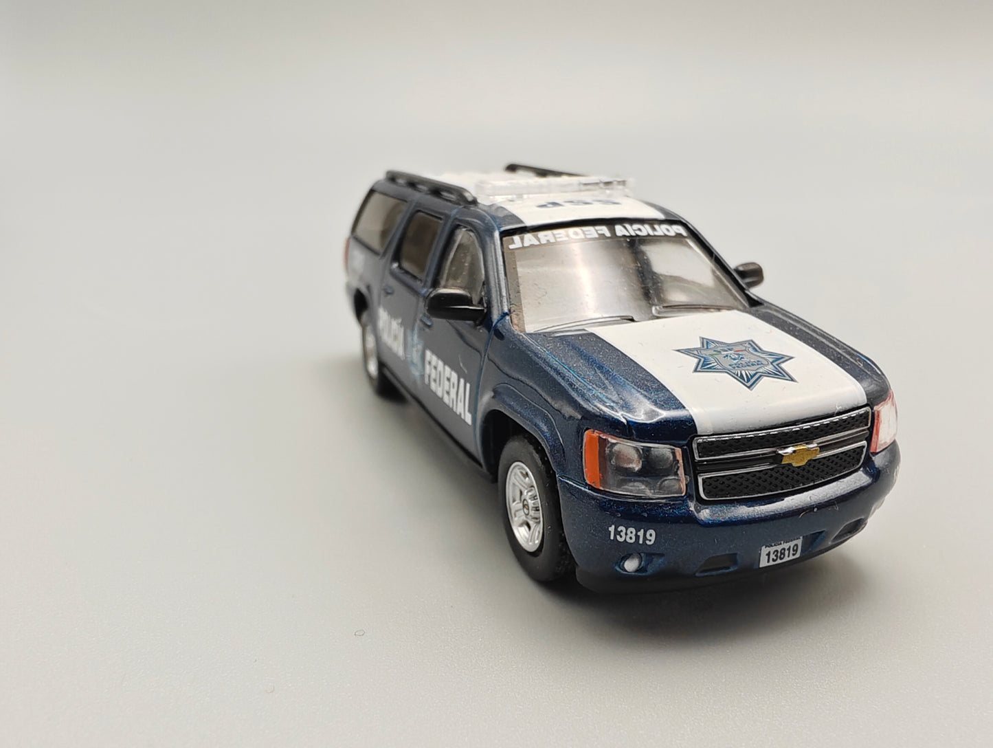 596 1:64 Mexico Exclusive Chevrolet Suburban Mexico Federal Police 2 version