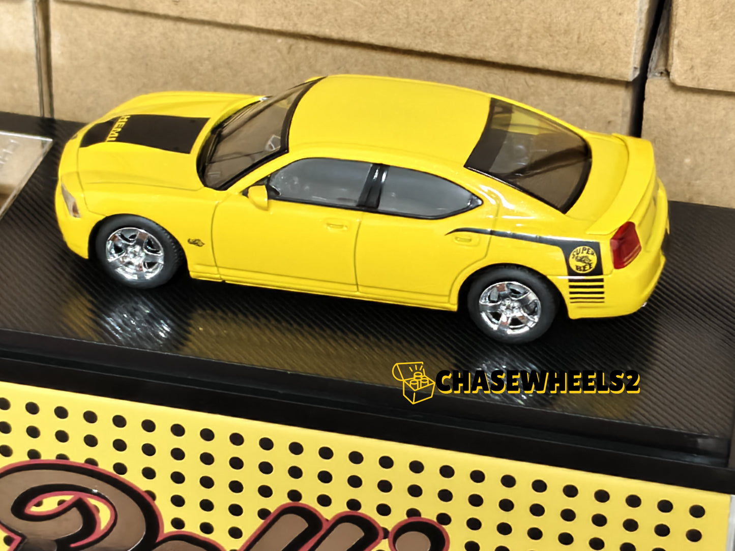 Rollin 1:64 Dodge Charger 08 R/T Yellow