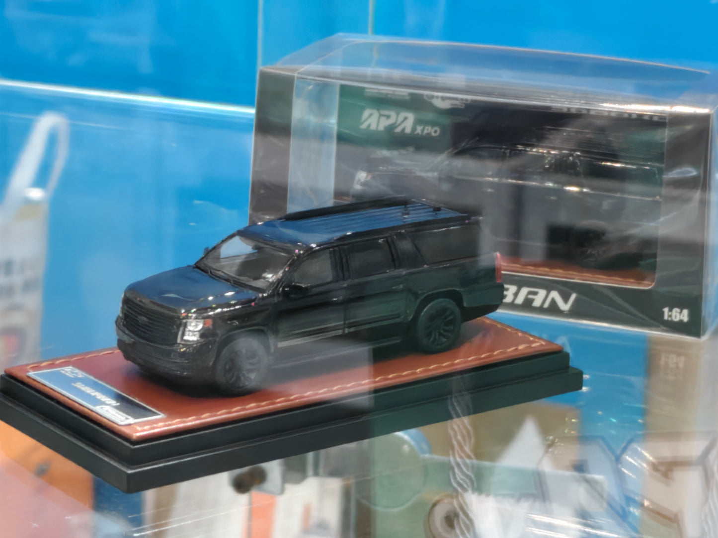 [Pre-order] GOC 1:64 2015 Chevrolet Suburban Black APAxpo Exclusive