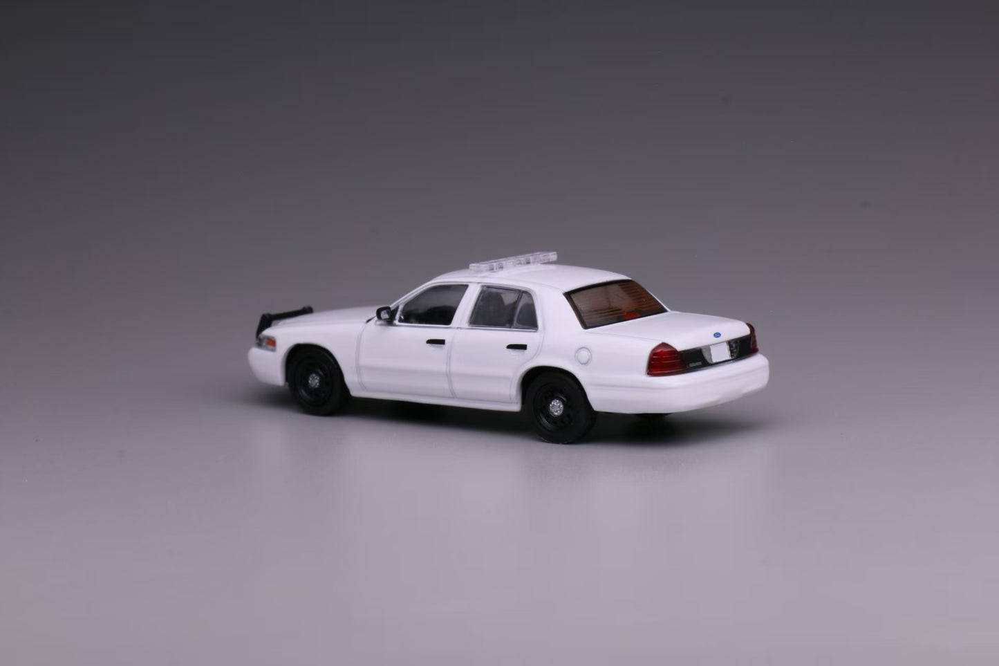 596 1:64 Ford CV CROWN VICTORIA White unmarked
