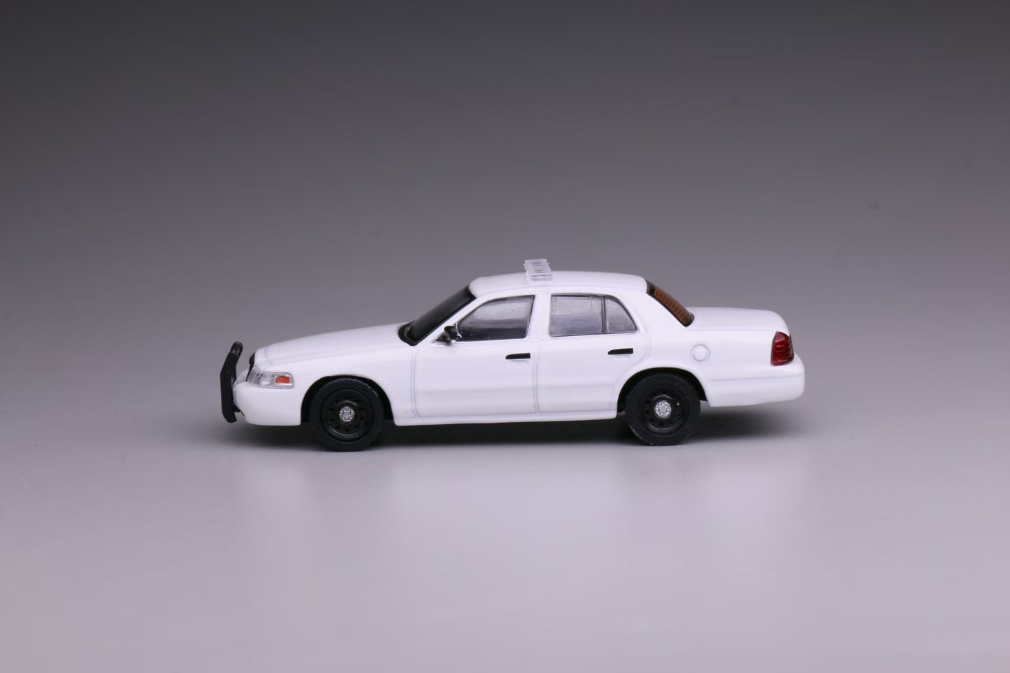 596 1:64 Ford CV CROWN VICTORIA White unmarked
