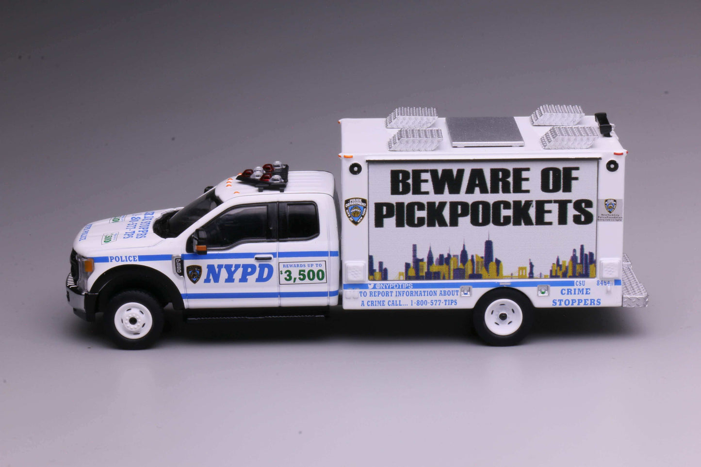 [Pre-order] 596 1:64 F550 Truck New York Police Promotional Truck with working light