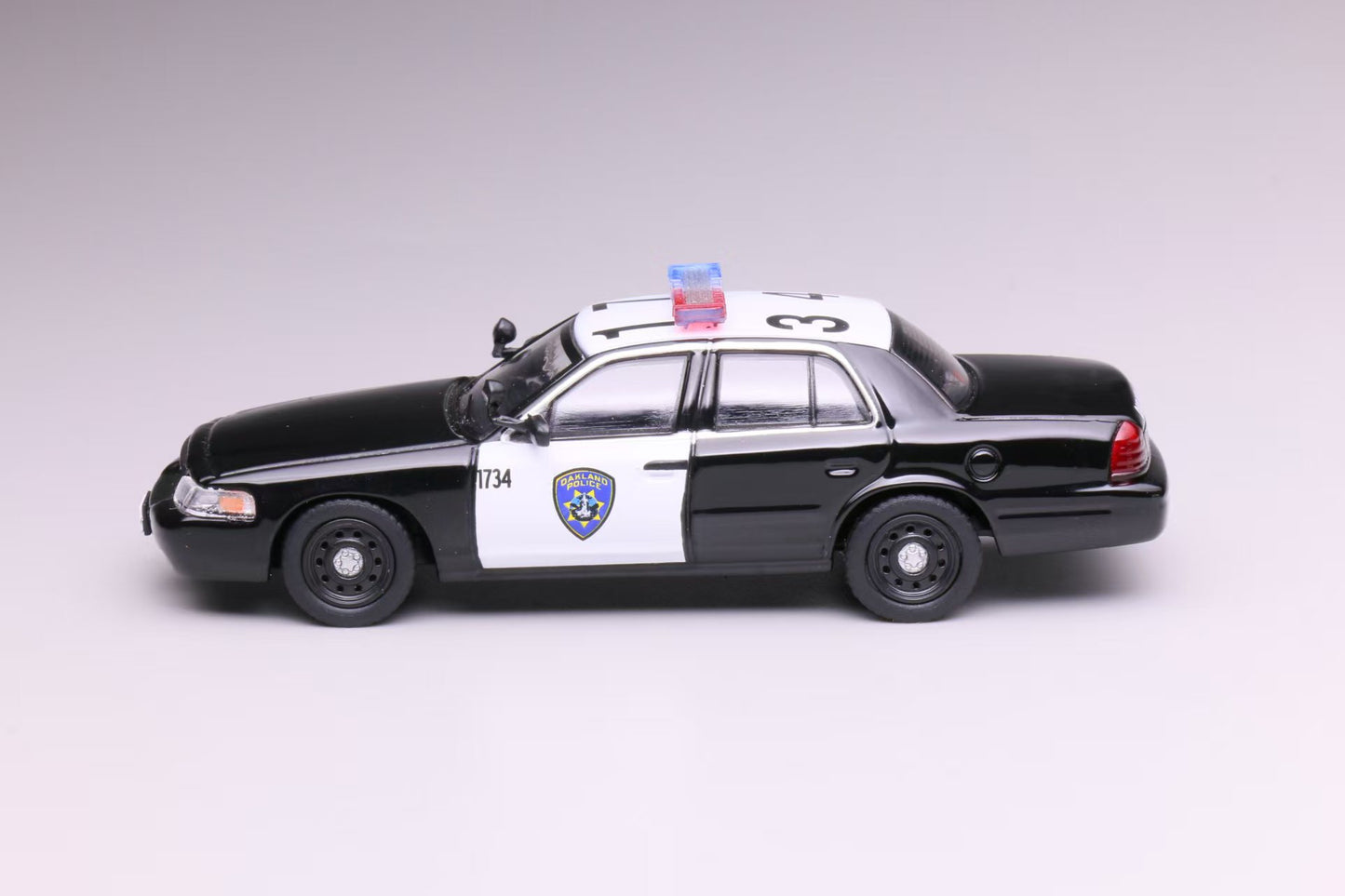 596 1:64 Ford CV Crown Victoria Oakland Police Department