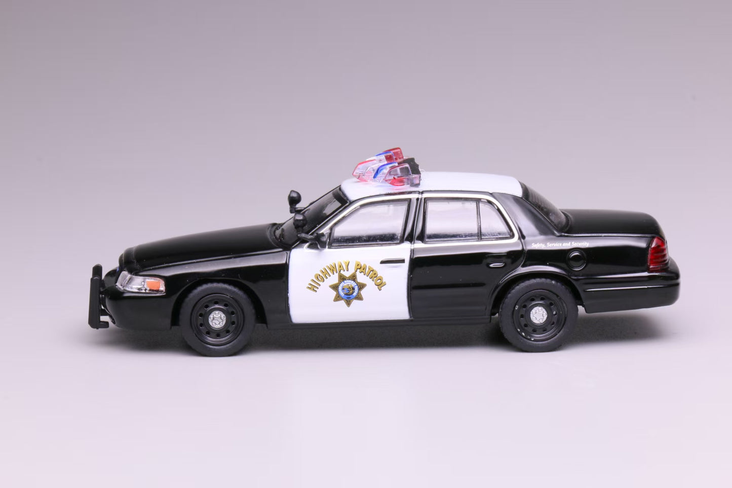 596 1:64 Ford CV Crown Victoria California Highway Patrol (chp)