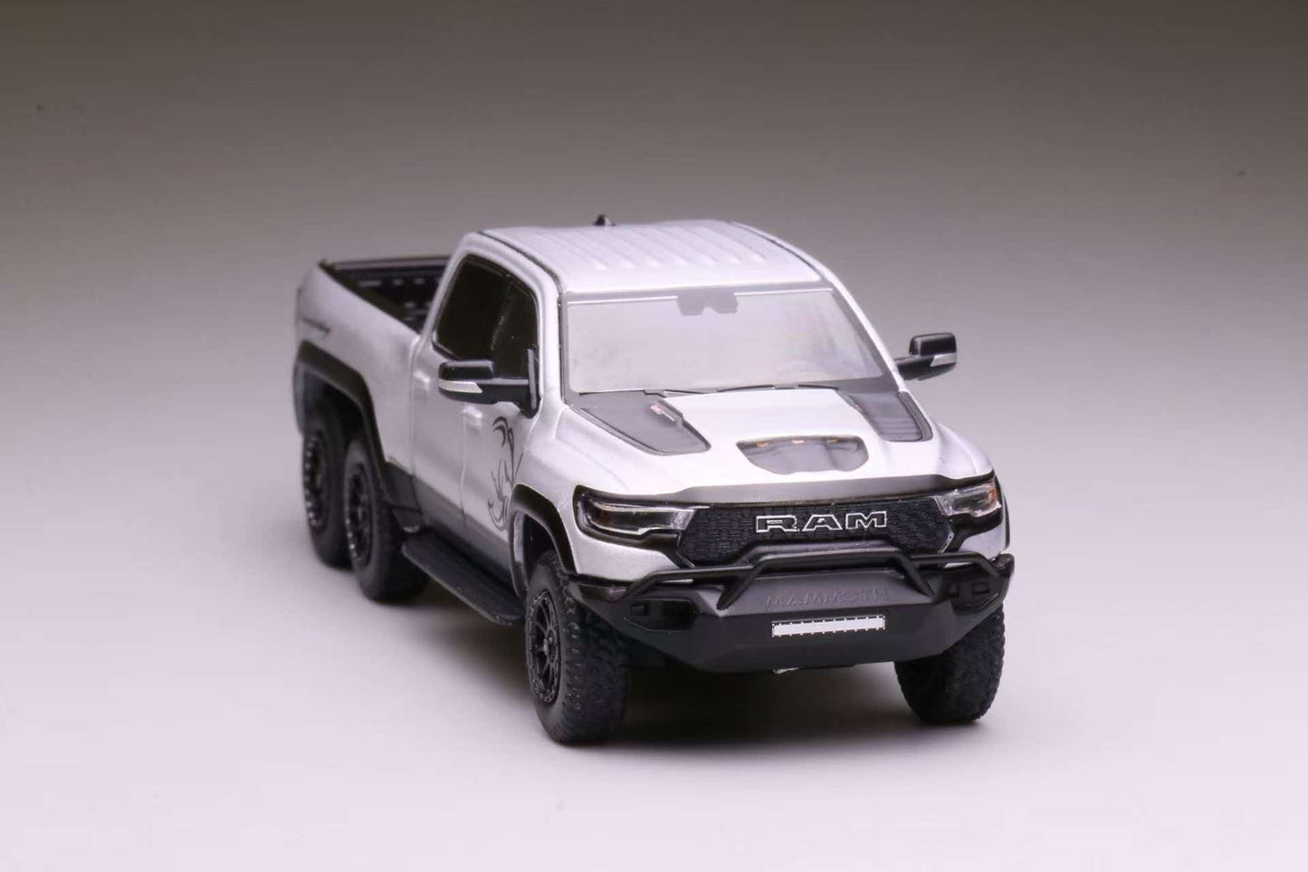 [Pre-order] 596 1/64 Sliver Dodge Ram 1500 TRX Mammoth 6x6 with working Light
