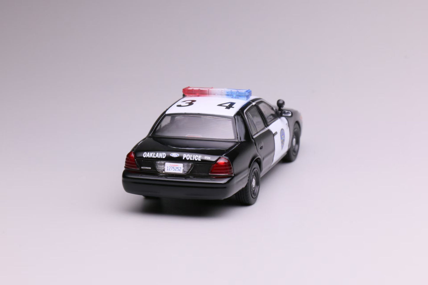 596 1:64 Ford CV Crown Victoria Oakland Police Department