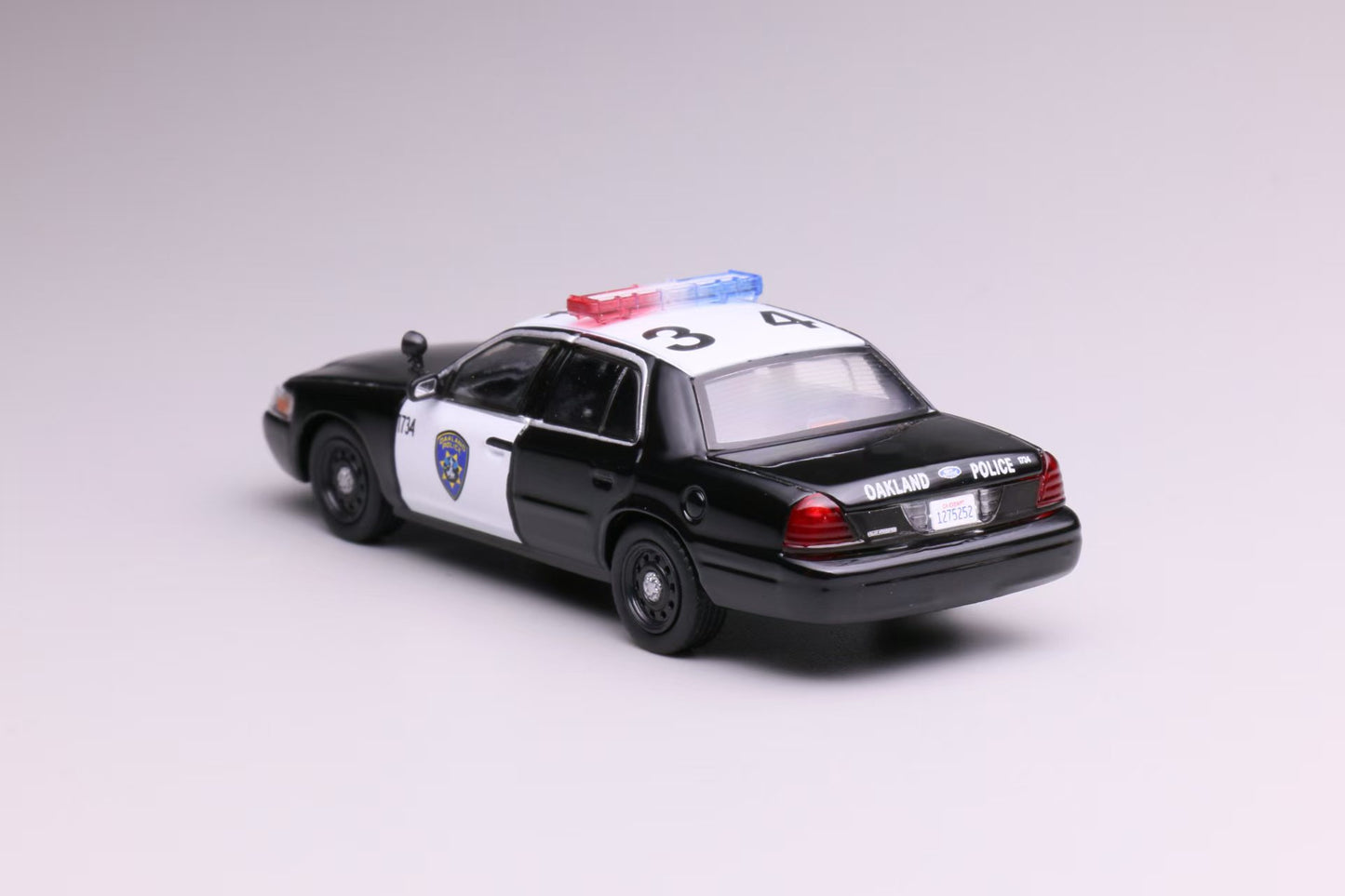 596 1:64 Ford CV Crown Victoria Oakland Police Department