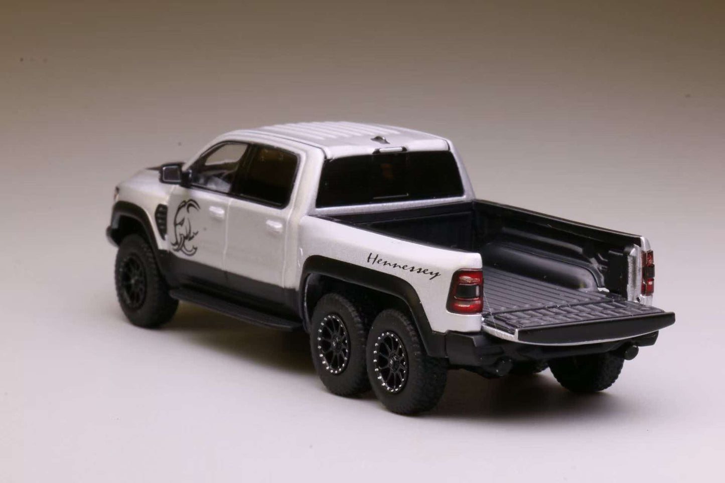 [Pre-order] 596 1/64 Sliver Dodge Ram 1500 TRX Mammoth 6x6 with working Light
