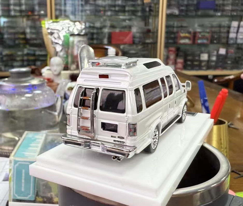 [Pre-order] MK Miniatures 1:64 E350 Van White