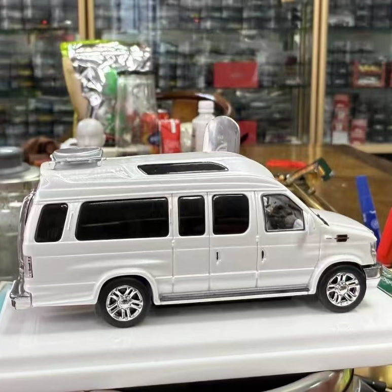 [Pre-order] MK Miniatures 1:64 E350 Van White