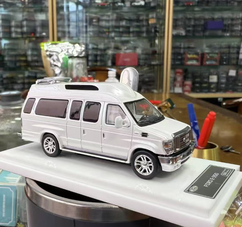 [Pre-order] MK Miniatures 1:64 E350 Van White